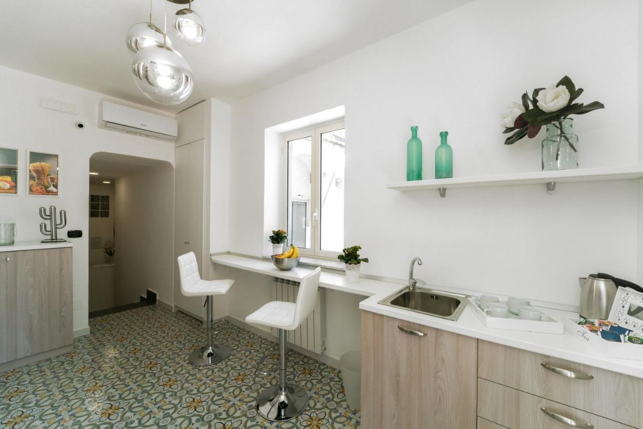 Suite & Luxury Rooms Palazzo Diomede Carafa Naples Extérieur photo